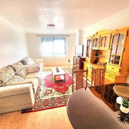 Sea Breeze Apartment *