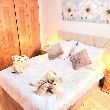 Sea Breeze Apartment *