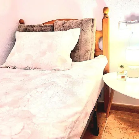 Sea Breeze Apartment *